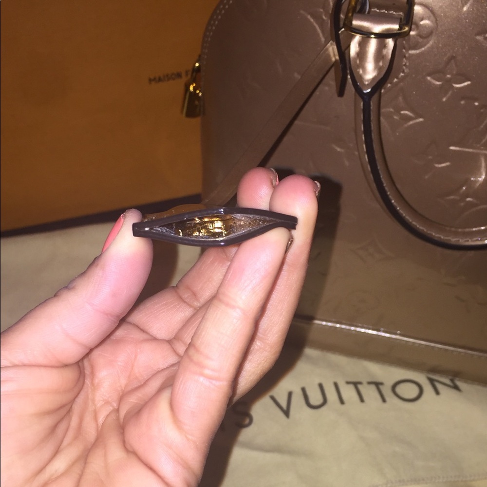Authentic! Louis Vuitton bag - Picture 2 of 8